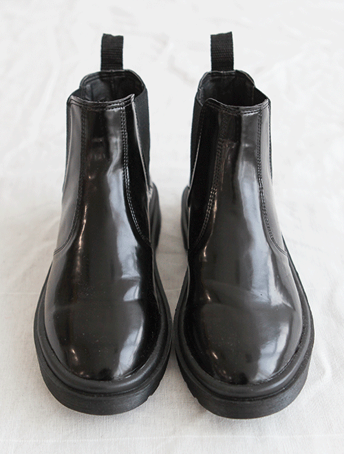 Basic chelsea boots